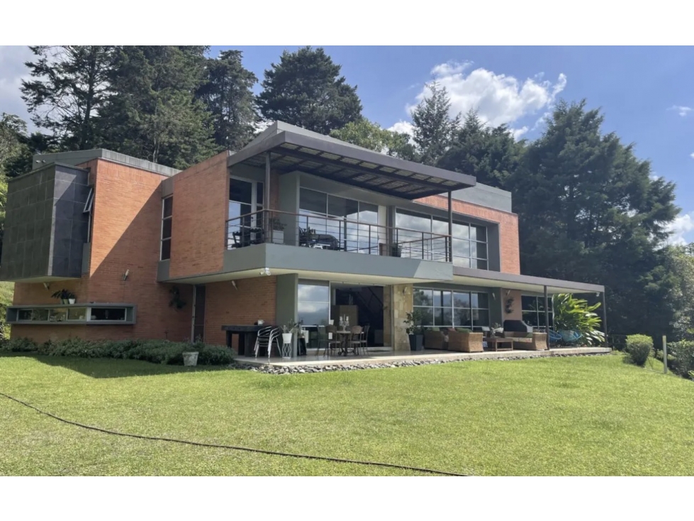 Venta Casa Con Vista y Lote en el Tesoro