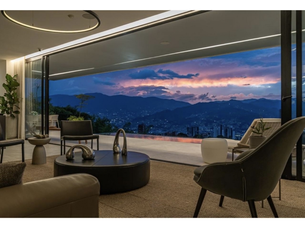 Una de las Casas Más Exclusivas y Únicas de Medellín -Los Balsos — foto 2