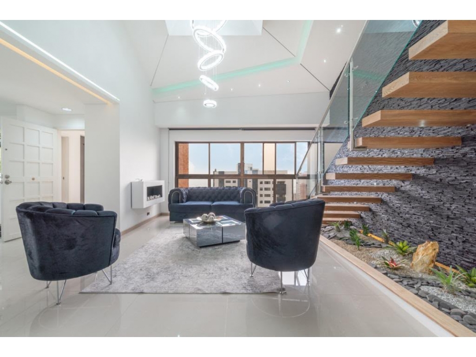 Exclusivo Penthouse con Jacuzzi y Permiso para Rentas Cortas