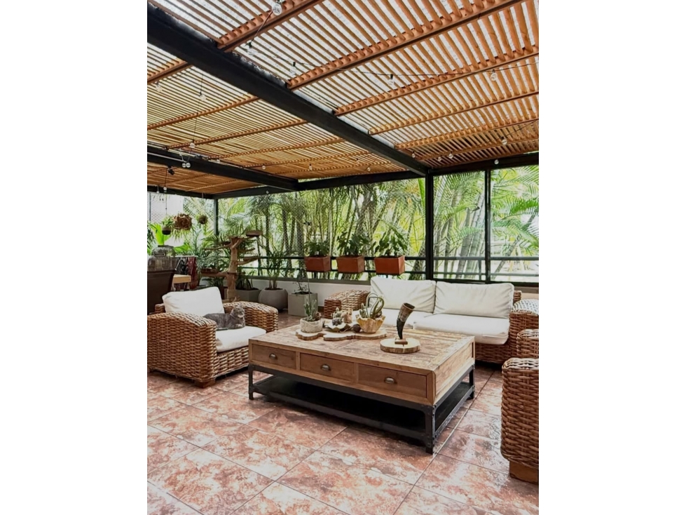 Venta de Apartamento con gran terraza en El Poblado- Ccial Santafe
