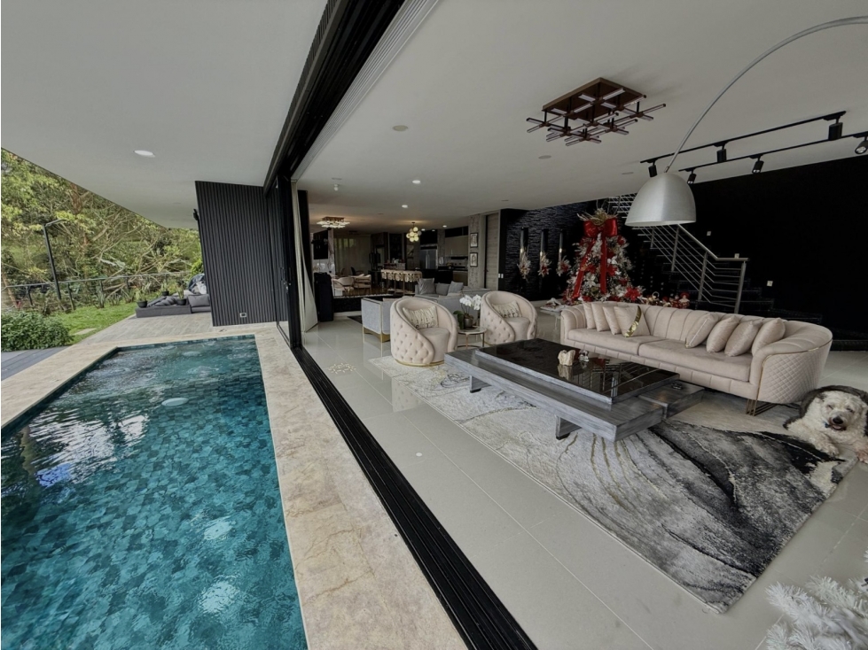 Casa Moderna con Vista Espectacular en Las Palmas, Poblado