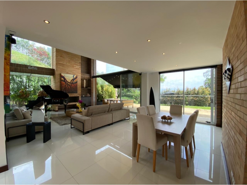 Hermosa Casa con Zonas Verdes en Los Balsos — foto 2