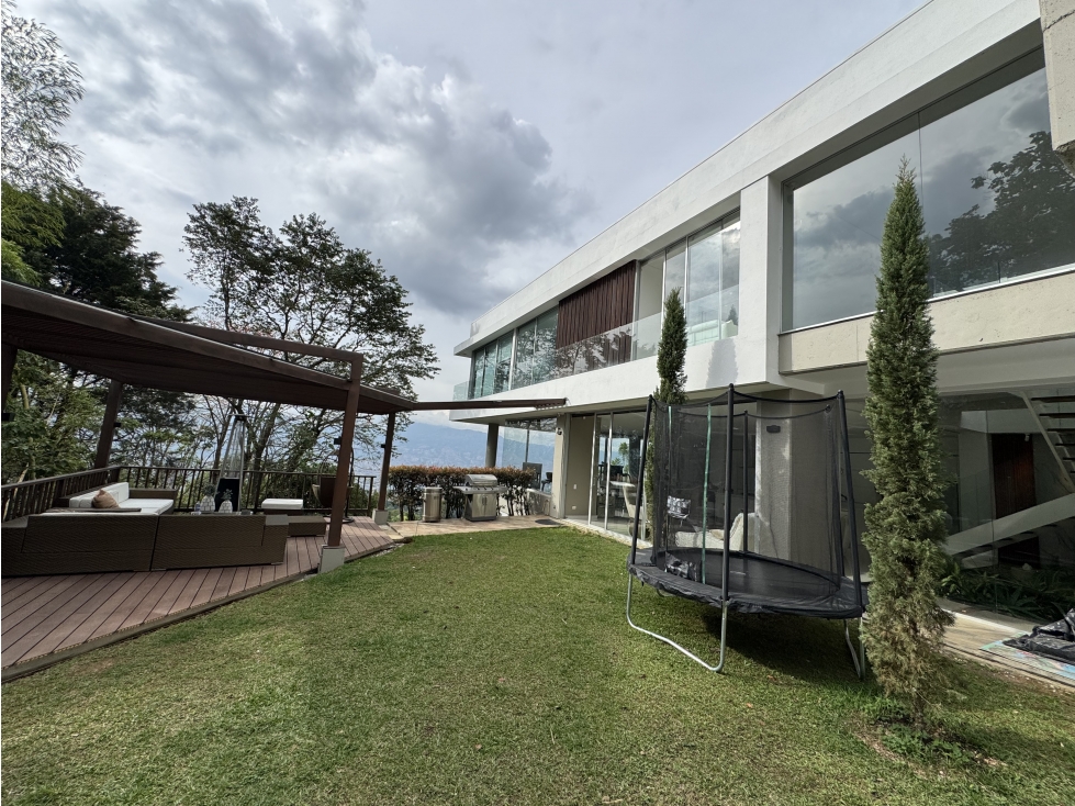 Casa Exclusiva en Unidad Cerrada con Espectaculares Vistas