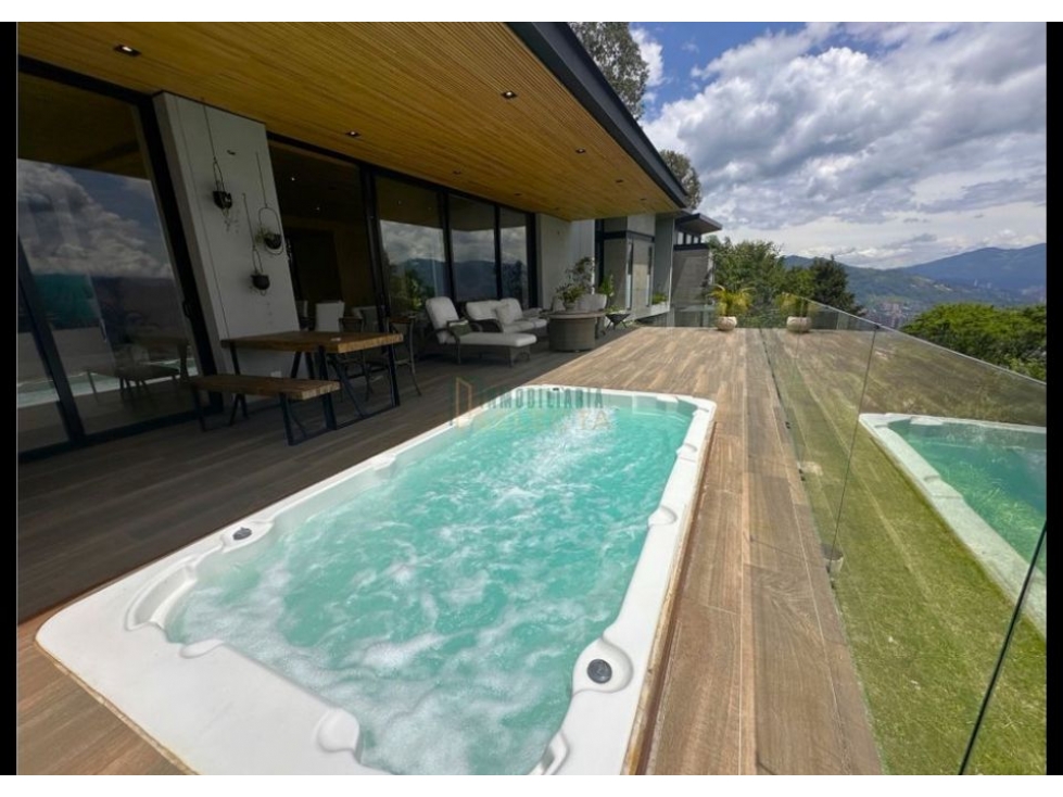 Hermosa Casa Nueva en Los Balsos con Vista y Jacuzzi