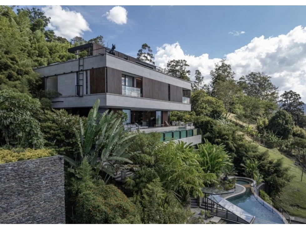 Una de las Casas Más Exclusivas y Únicas de Medellín -Los Balsos — foto 6