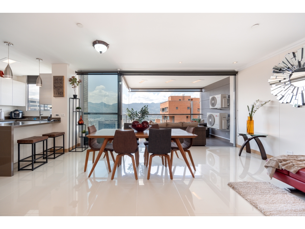 Venta de apto Poblado Los Parra. Piso alto, vista y gran balcón — foto 3