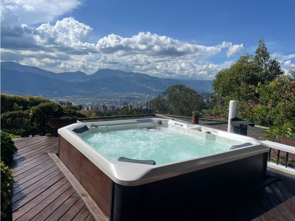 Casa Excepcional con Vista Espectacular en Los Balsos