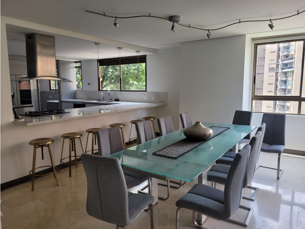 Apartamento remodelado con una super terraza en Lalinde, El Poblado — foto 4