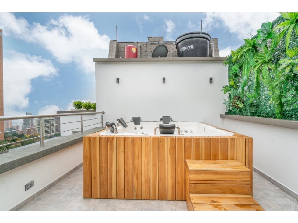 Exclusivo Penthouse con Jacuzzi y Permiso para Rentas Cortas — foto 2