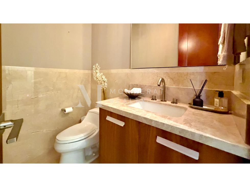 SE VENDE APTO REMODELADO EN THE RESERVE — foto 2