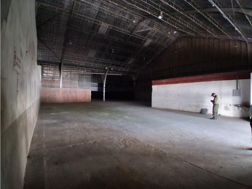 SE ALQUILA BODEGA DE 750 m² EN TRANSISTMICA - 6