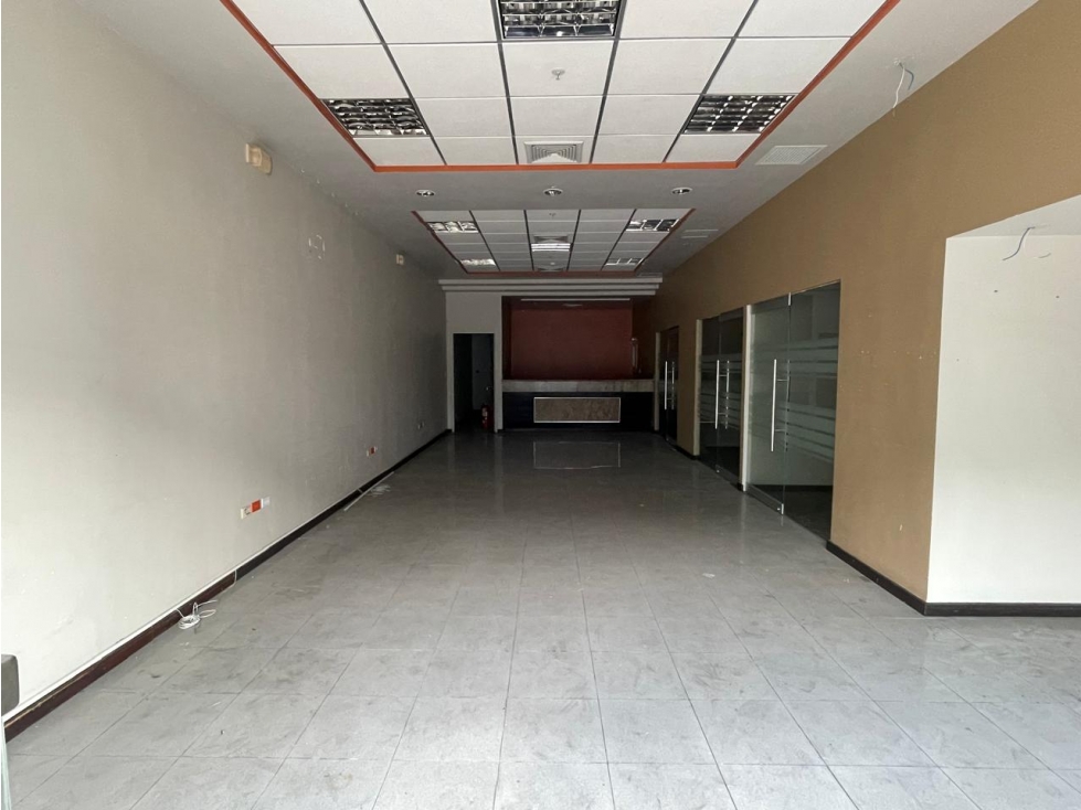 SE ALQUILA LOCAL COMERCIAL DE 200 M2 EN ZONA LIBRE, COLÓN - 2