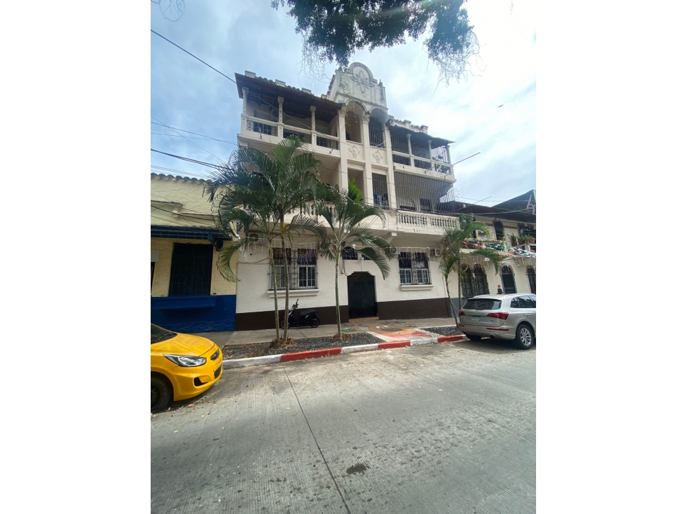 SE VENDE CASA ESTUDIANTES, SANTA ANA
