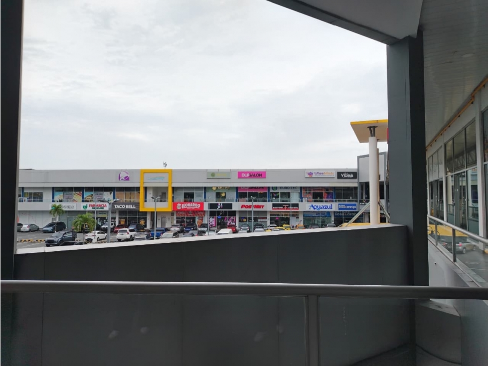 SE ALQUILAN LOCALES EN BRISAS MALL, BRISAS DEL GOLF — foto 2