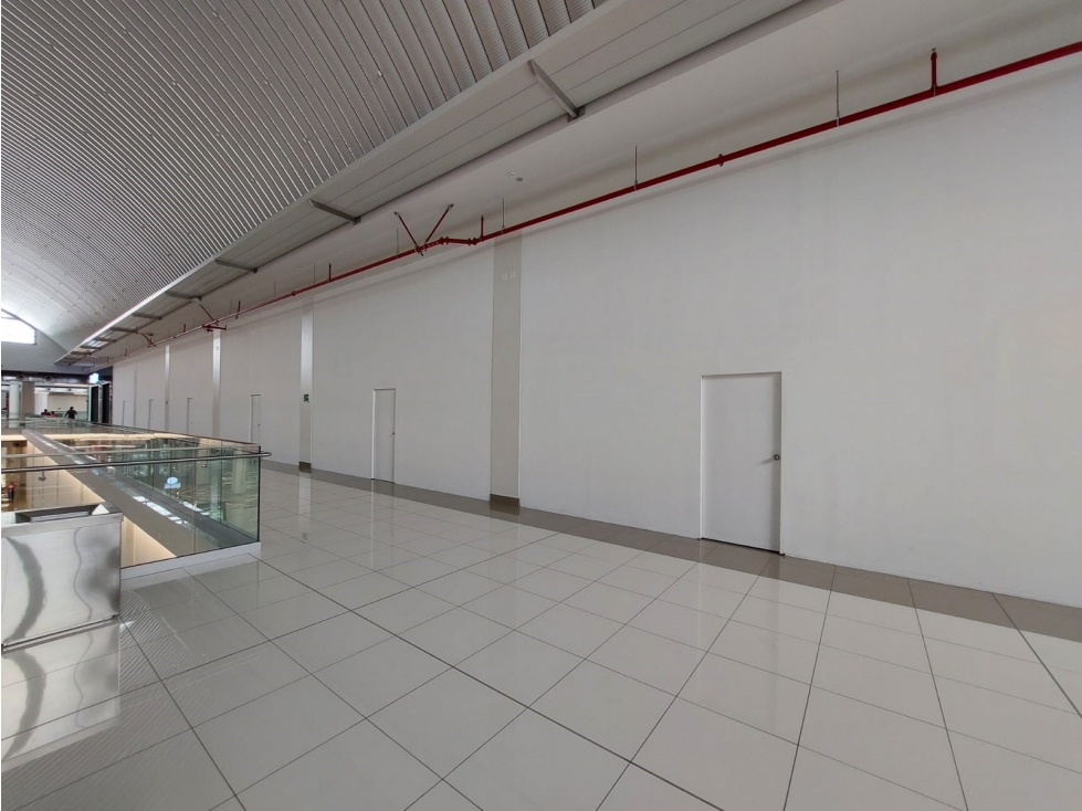 SE VENDE LOCAL EN PLANTA BAJA DE 102 m2 EN FEDERAL MALL - 3