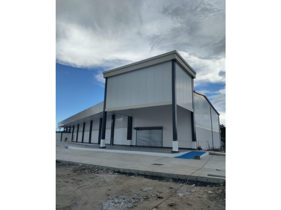 LOCALES EN PRE VENTA / PRE ALQUILER EN PLAZA SANTA MARTA — foto 2