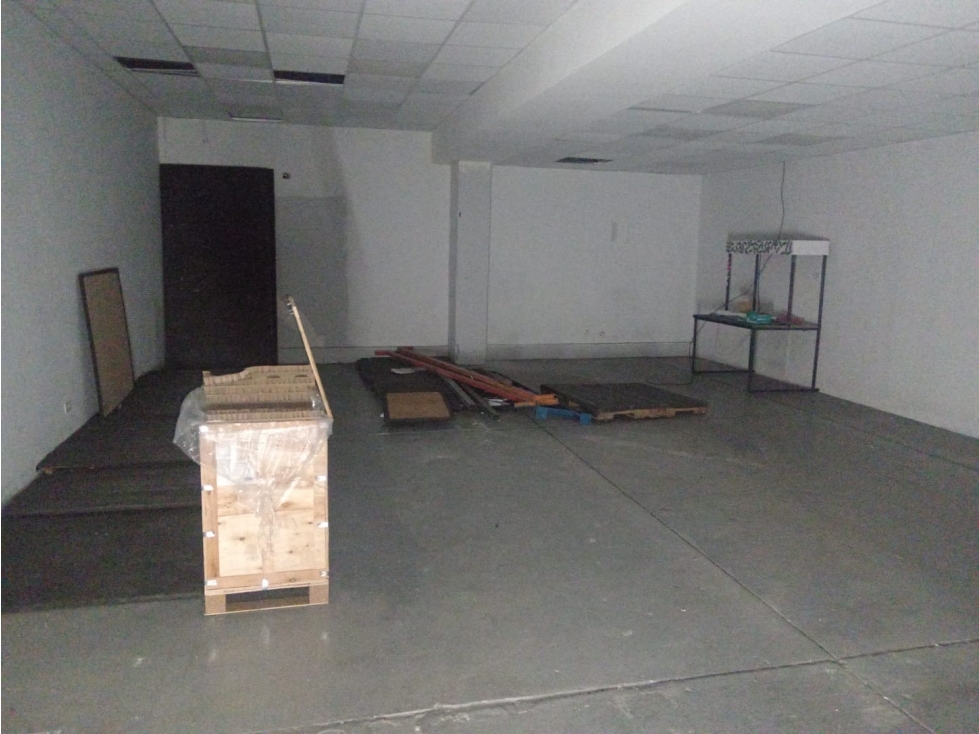 SE ALQUILA LOCAL DE 342 m² EN TUMBA MUERTO - 3