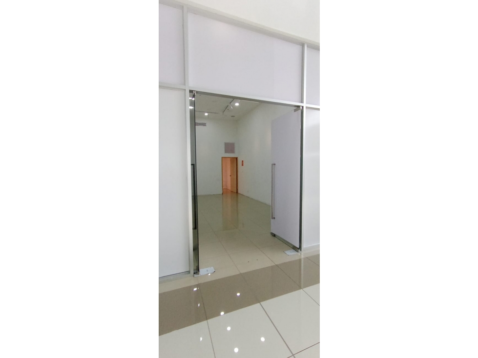 SE VENDE LOCAL EN PLANTA BAJA DE 50 m2 EN FEDERAL MALL - 5