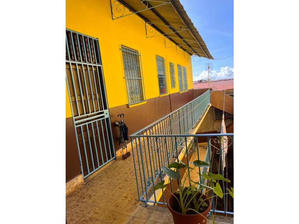 SE VENDE CASA ESTUDIANTES, SANTA ANA — foto 3