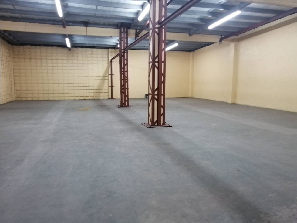 SE ALQUILA BODEGA EN ZONA LIBRE DE 1,800 m2 — foto 2