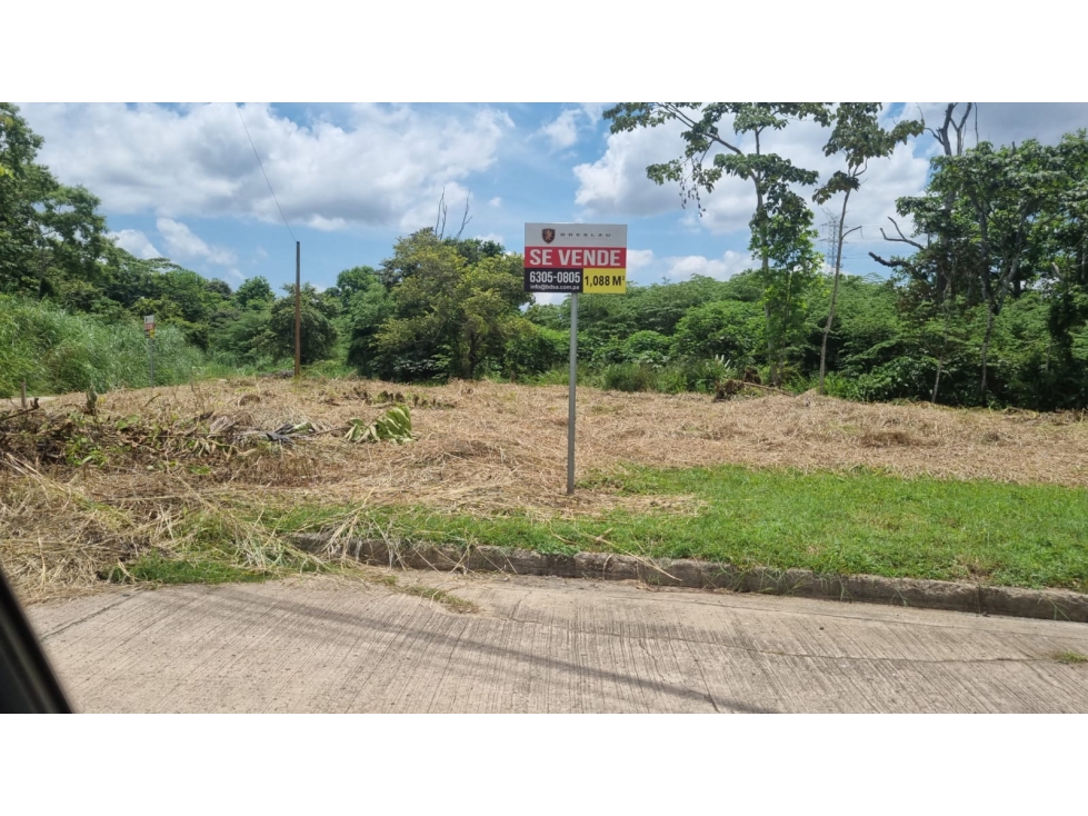SE VENDE TERRENO EN EL CLUB DE GOLF DE PANAMÁ - 1088 M2 - 3