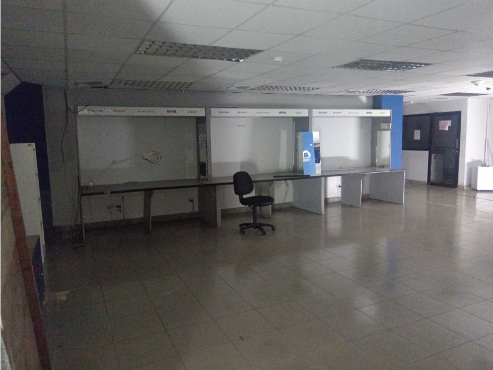 SE ALQUILA LOCAL DE 342 m² EN TUMBA MUERTO - 4