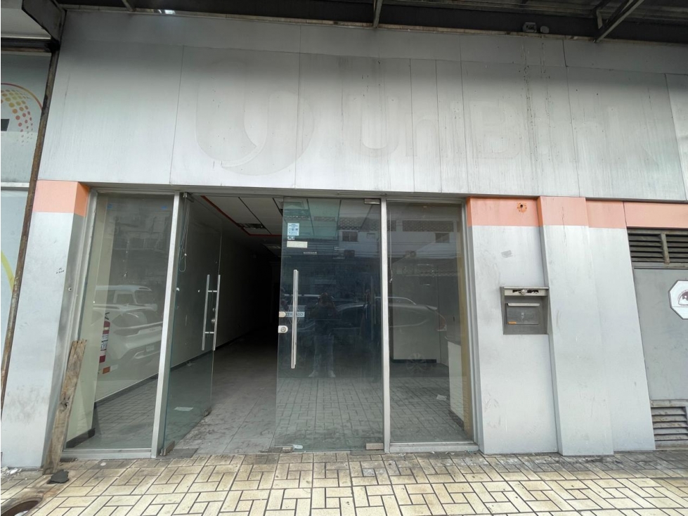 SE ALQUILA LOCAL COMERCIAL DE 200 M2 EN ZONA LIBRE, COLÓN - 3