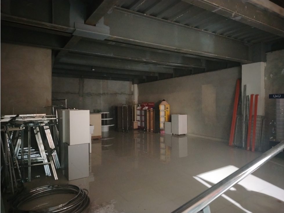LOCALES EN PLANTA BAJA EN MEGAMALL EN ALQUILER — foto 4