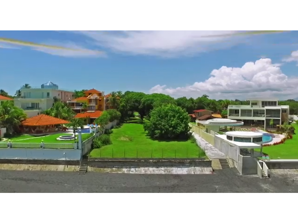 SE VENDE TERRENO EN CORONADO DE 2000 M2 FRENTE A LA PLAYA