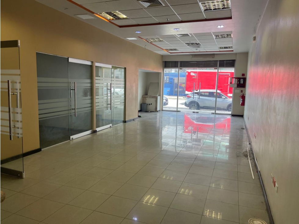 SE ALQUILA LOCAL COMERCIAL DE 200 M2 EN ZONA LIBRE, COLÓN - 1