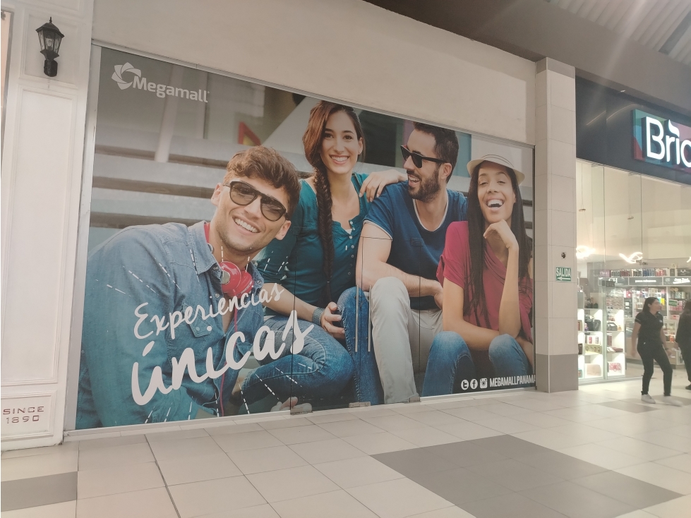 LOCALES EN PLANTA BAJA EN MEGAMALL EN ALQUILER — foto 3