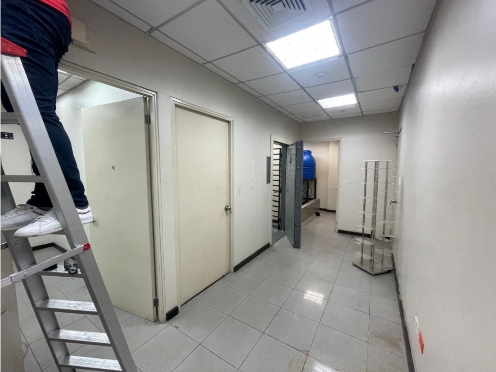 SE ALQUILA LOCAL COMERCIAL DE 200 M2 EN ZONA LIBRE, COLÓN - 5