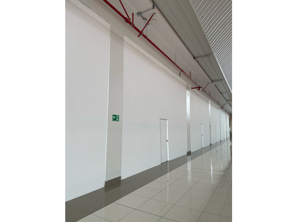 SE VENDE LOCAL EN PLANTA BAJA DE 102 m2 EN FEDERAL MALL - 5