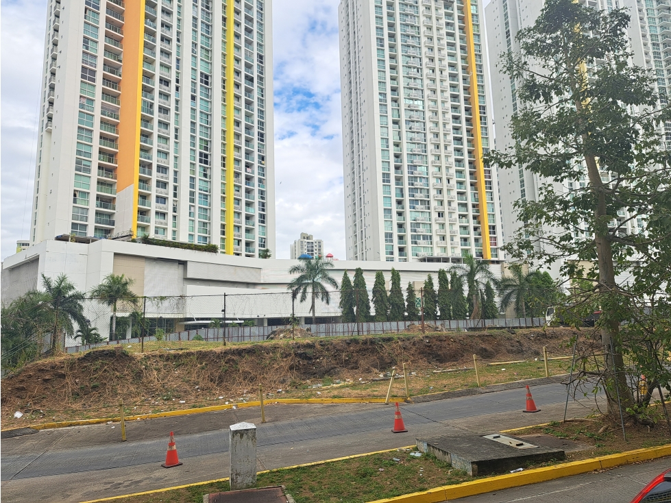 SE VENDE TERRENO EN CONDADO DEL REY - 4266 M2 - 4