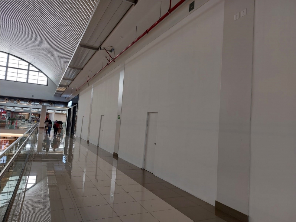 SE VENDE LOCAL EN PLANTA BAJA DE 102 m2 EN FEDERAL MALL - 6