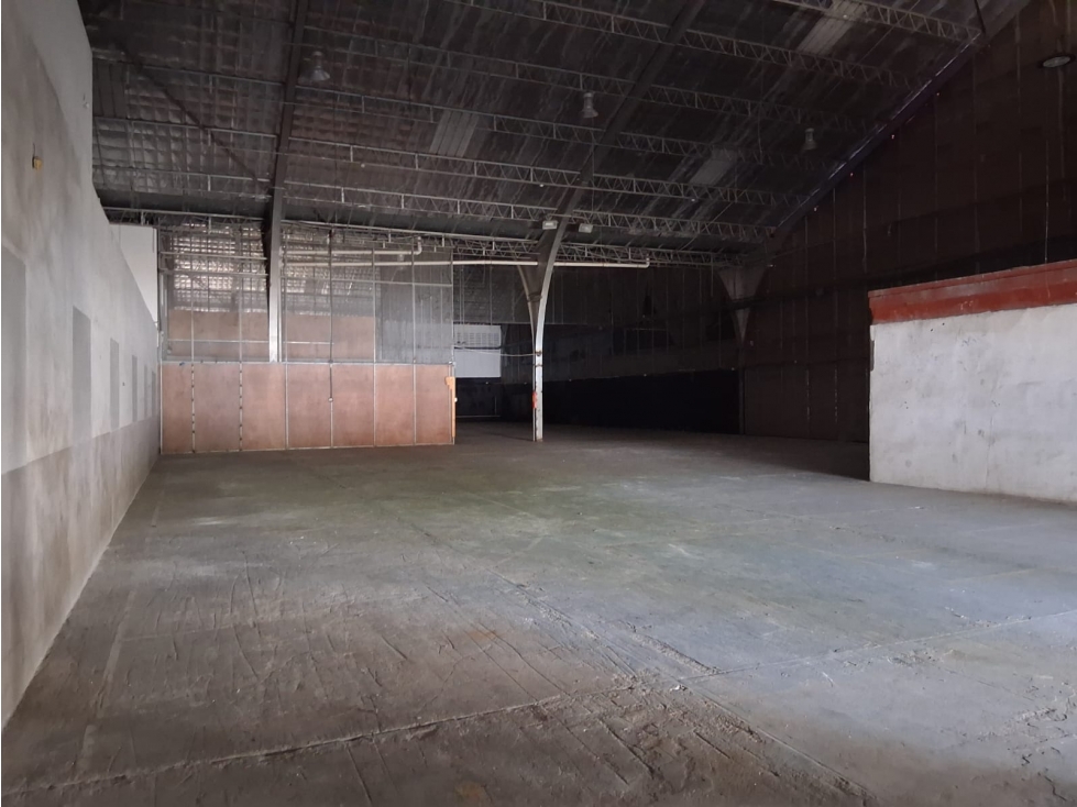 SE ALQUILA BODEGA DE 750 m² EN TRANSISTMICA - 5