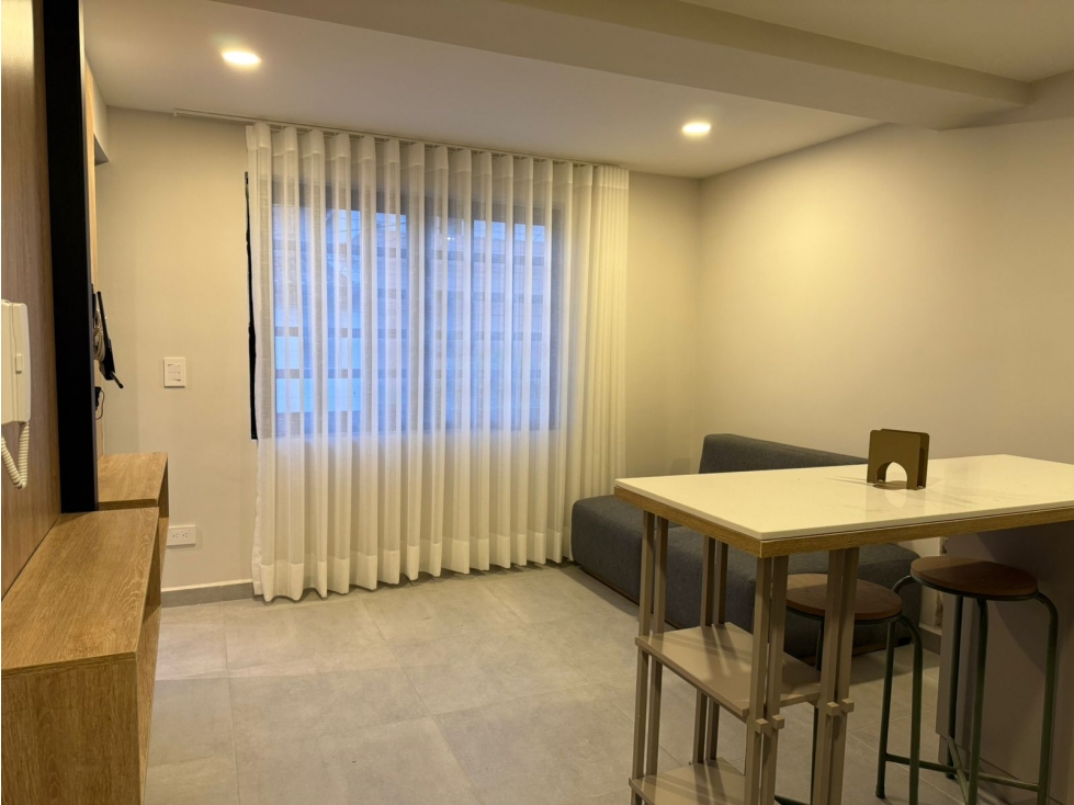 APARTAMENTO AMOBLADO DOS ALCOBAS DOS BAÑOS Y BALCÓN LAURELES ESTADIO