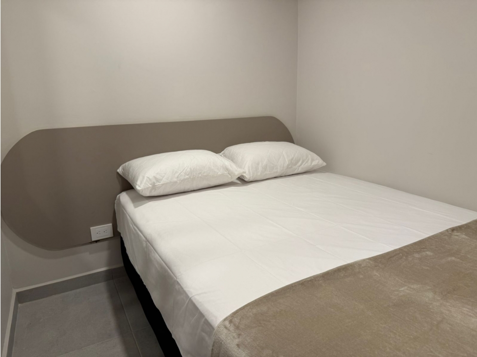 APARTAMENTO AMOBLADO DOS ALCOBAS DOS BAÑOS Y BALCÓN LAURELES ESTADIO — foto 3