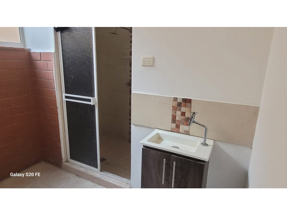 ENORME APARTAMENTO AMOBLADO LAURELES ESTADIO 5 ALCOBAS — foto 3