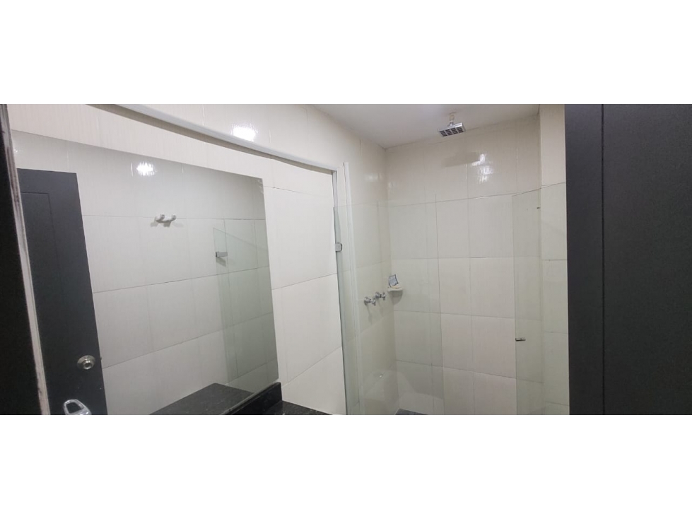 ARRIENDO APARTAMENTO AMOBLADO CON TERRAZA EN LAURELES ESTADIO — foto 4