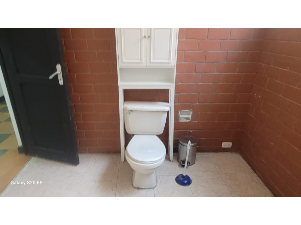 ENORME APARTAMENTO AMOBLADO LAURELES ESTADIO 5 ALCOBAS — foto 4