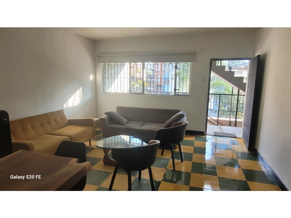 ENORME APARTAMENTO AMOBLADO LAURELES ESTADIO 5 ALCOBAS