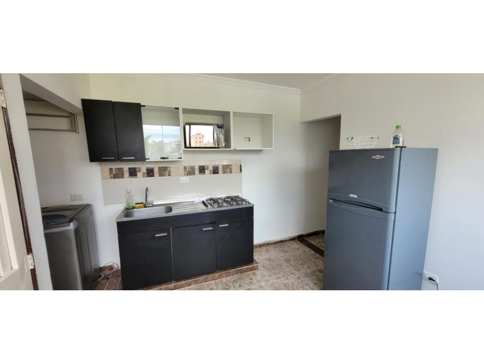 APARTAMENTO AMOBLADO LAURELES CERCA UPB TRES ALCOBAS — foto 3