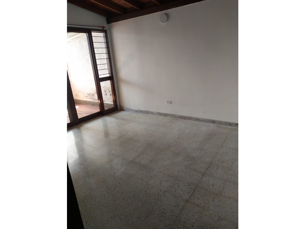 CASA DE DOS PISO EN VENTA EN LOS COLORES — foto 3