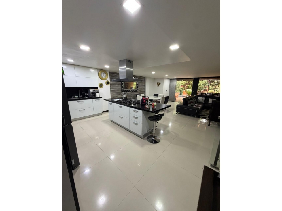 CASA EN VENTA EN ENVIGADO LOMA DE LAS BRUJAS — foto 2