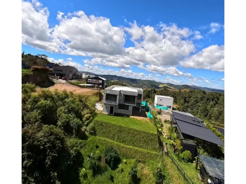 CASA EN VENTA EN LOMA DEL ESCOBERO CON EL 70% DE AVANCE DE CONTRUCCION