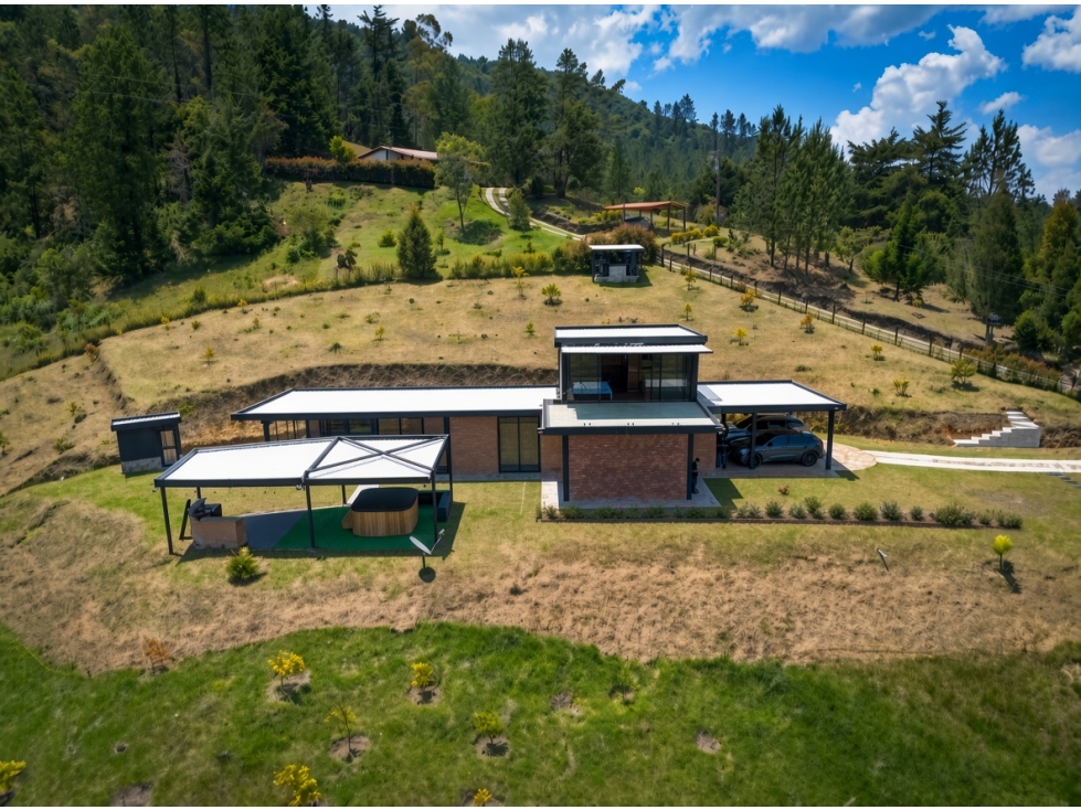 CASA FINCA EN VENTA EN EL RETIRO SECTOR CHUSCAL