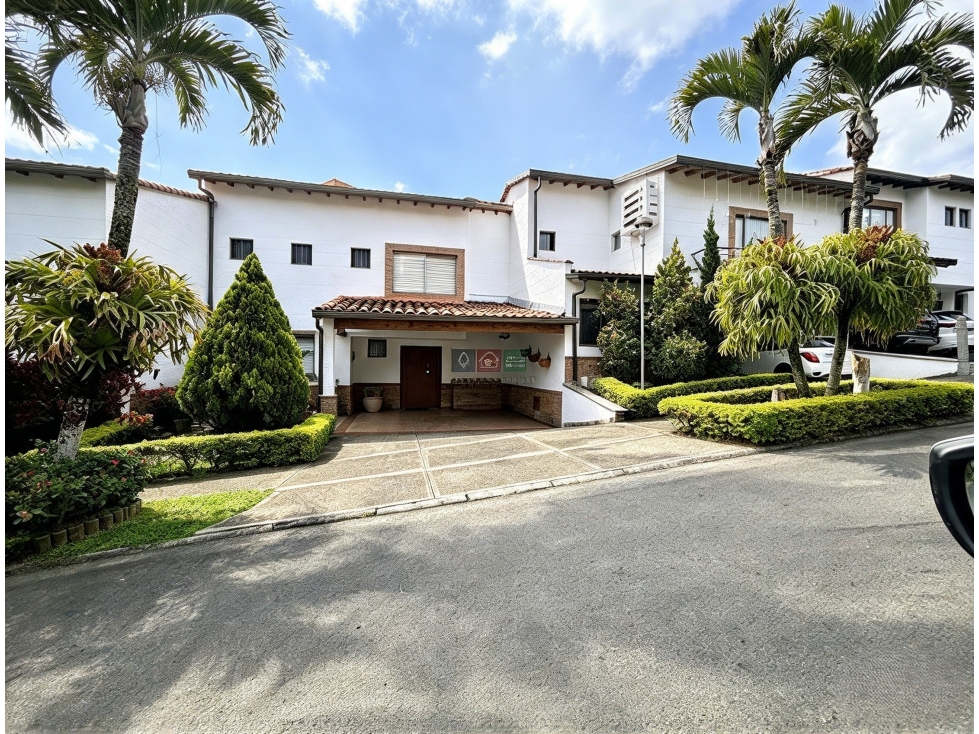 CASA EN VENTA EN ENVIGADO LOMA DEL ESMERALDAL