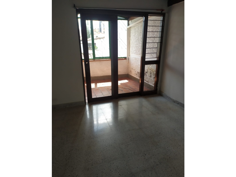 CASA DE DOS PISO EN VENTA EN LOS COLORES — foto 5