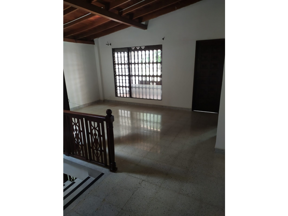 CASA DE DOS PISO EN VENTA EN LOS COLORES — foto 2